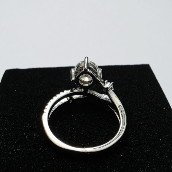Engagement Ring 1CT Size 6 Moissanite - Picture 5 of 8